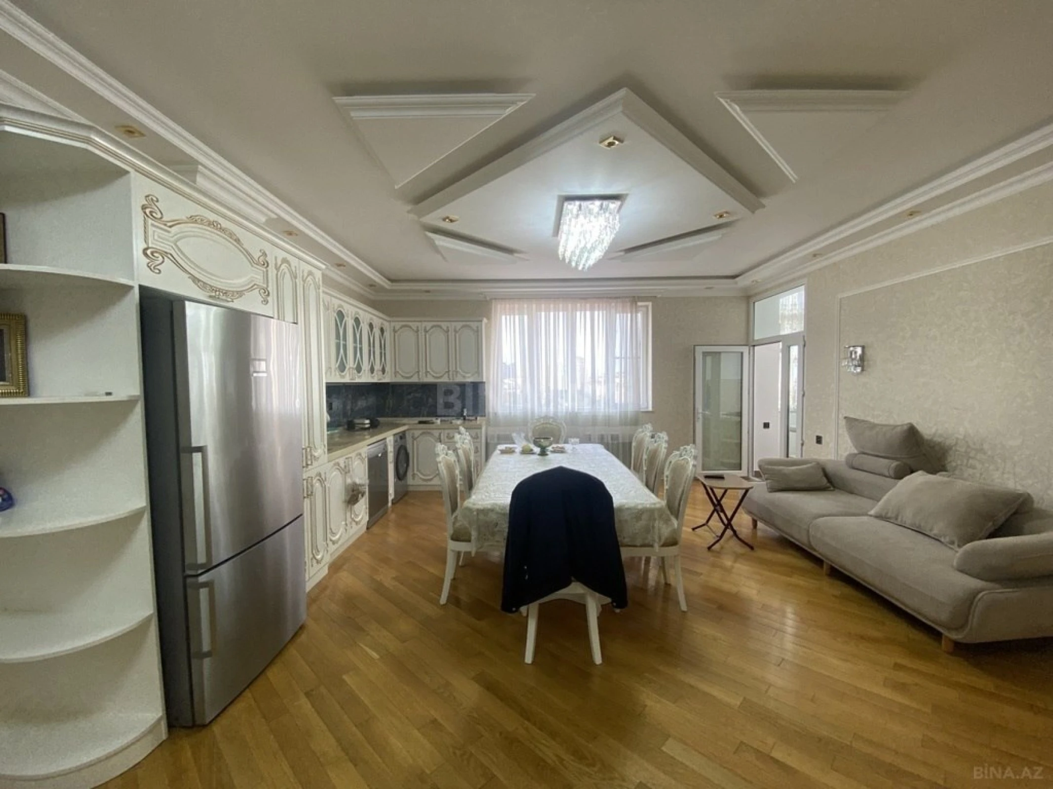 Satılır 3 otaqlı mənzil 160 m²