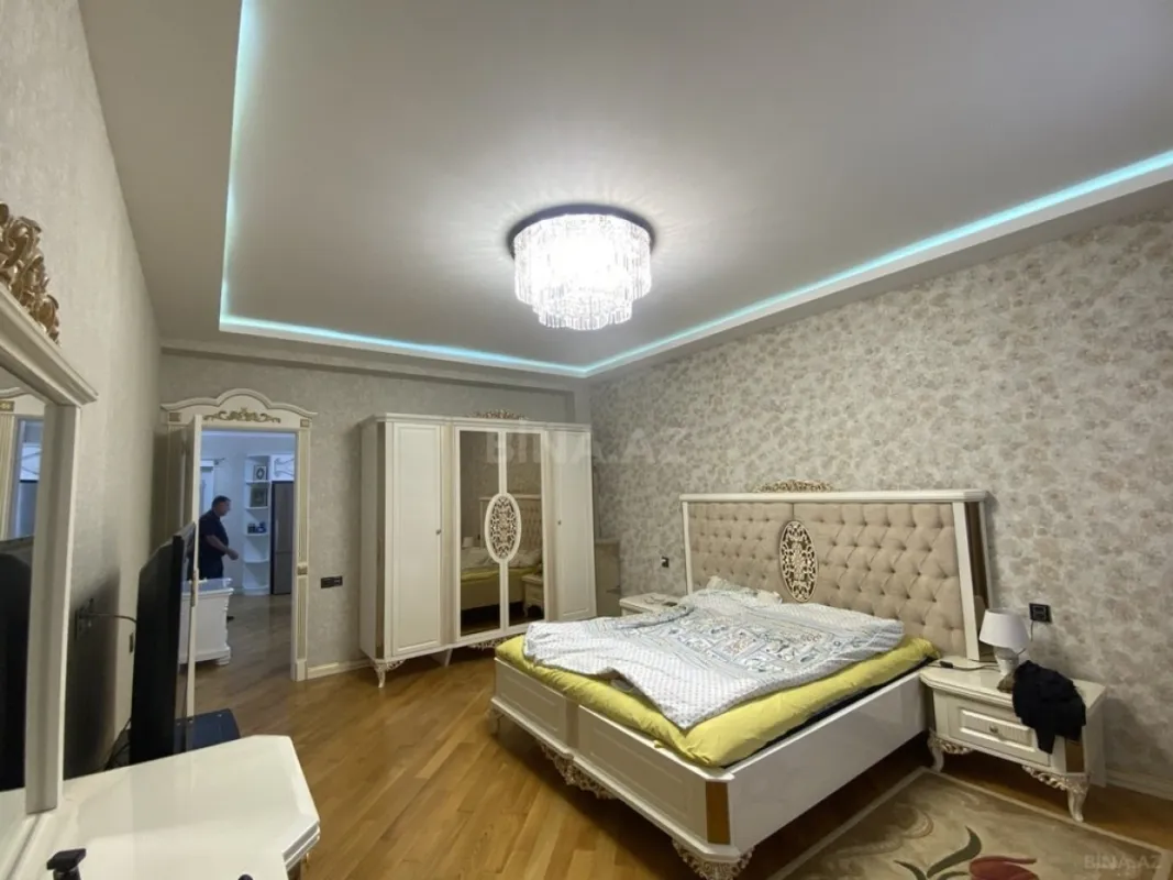 Satılır 3 otaqlı mənzil 160 m²