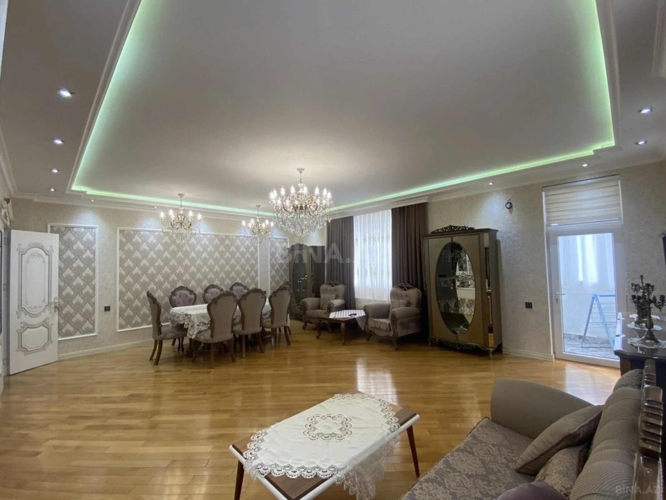 Satılır 3 otaqlı mənzil 160 m²