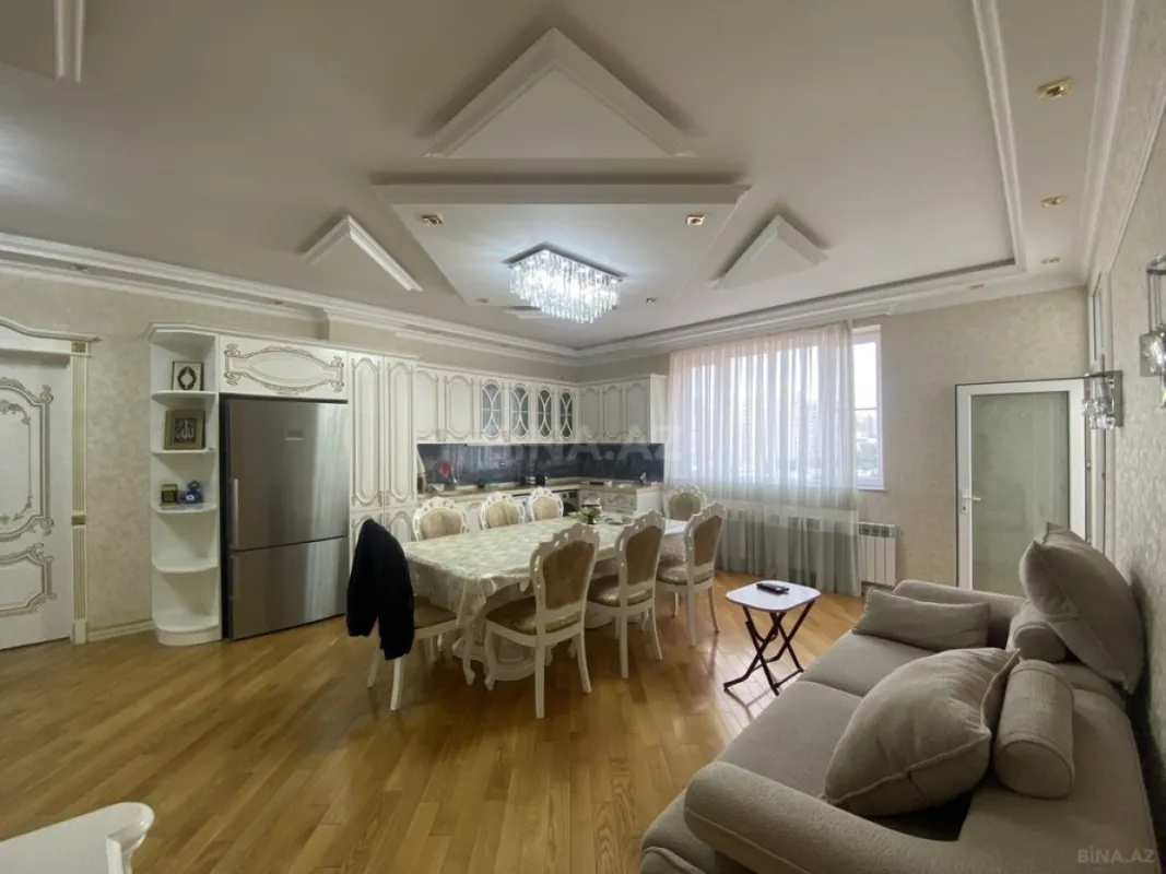 Satılır 3 otaqlı mənzil 160 m²