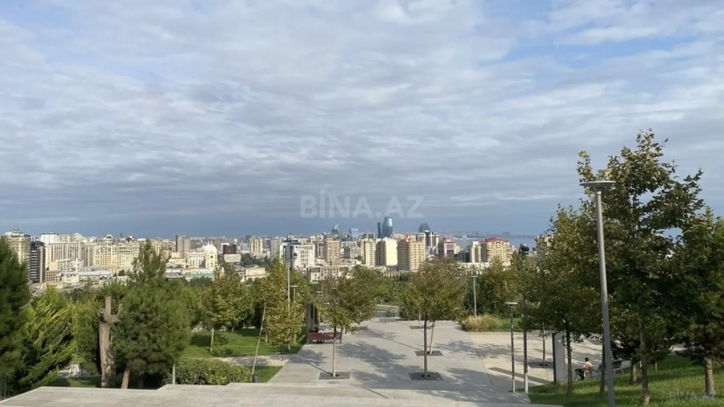 Satılır 3 otaqlı mənzil 160 m²