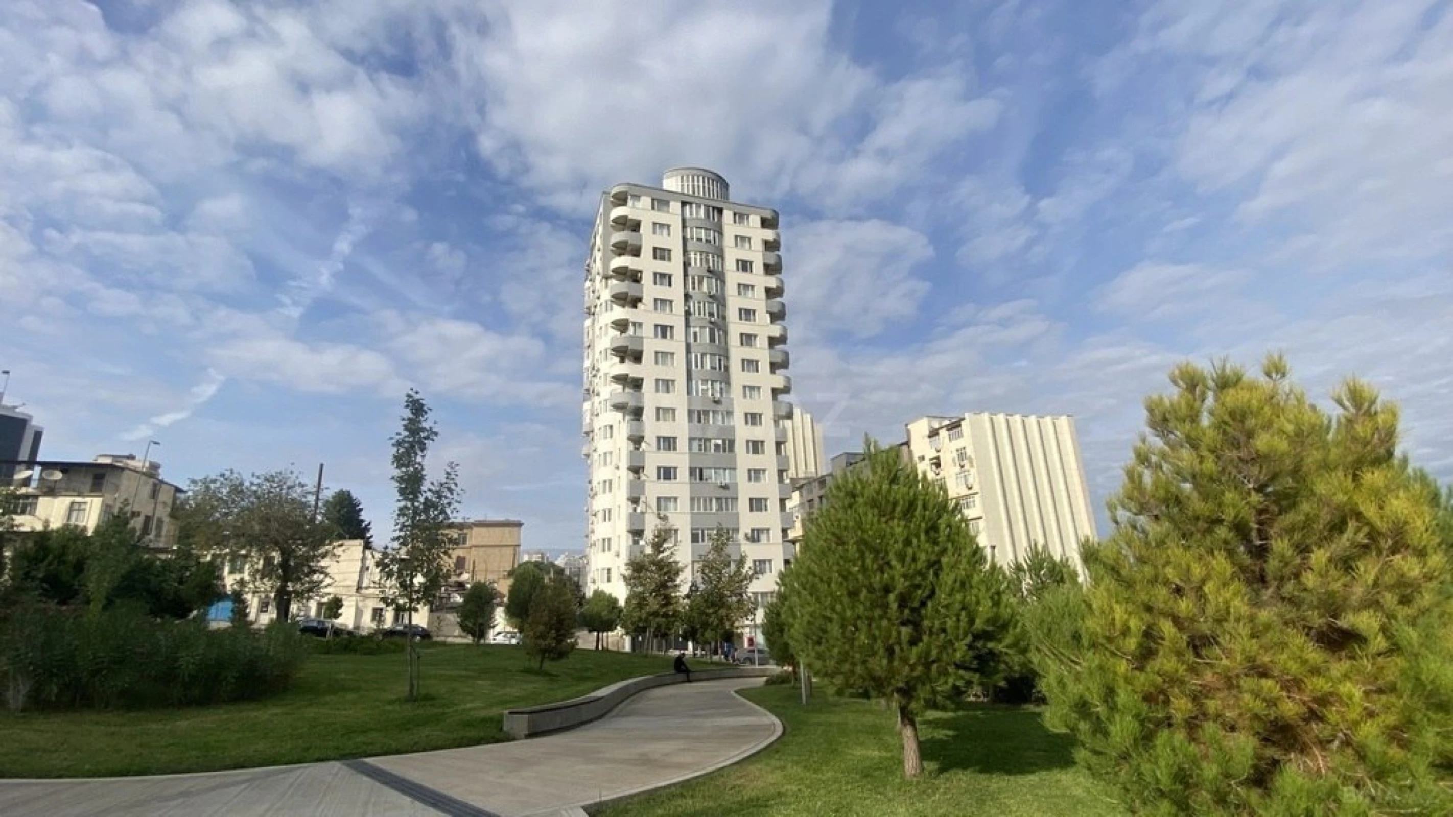 Satılır 3 otaqlı mənzil 160 m²