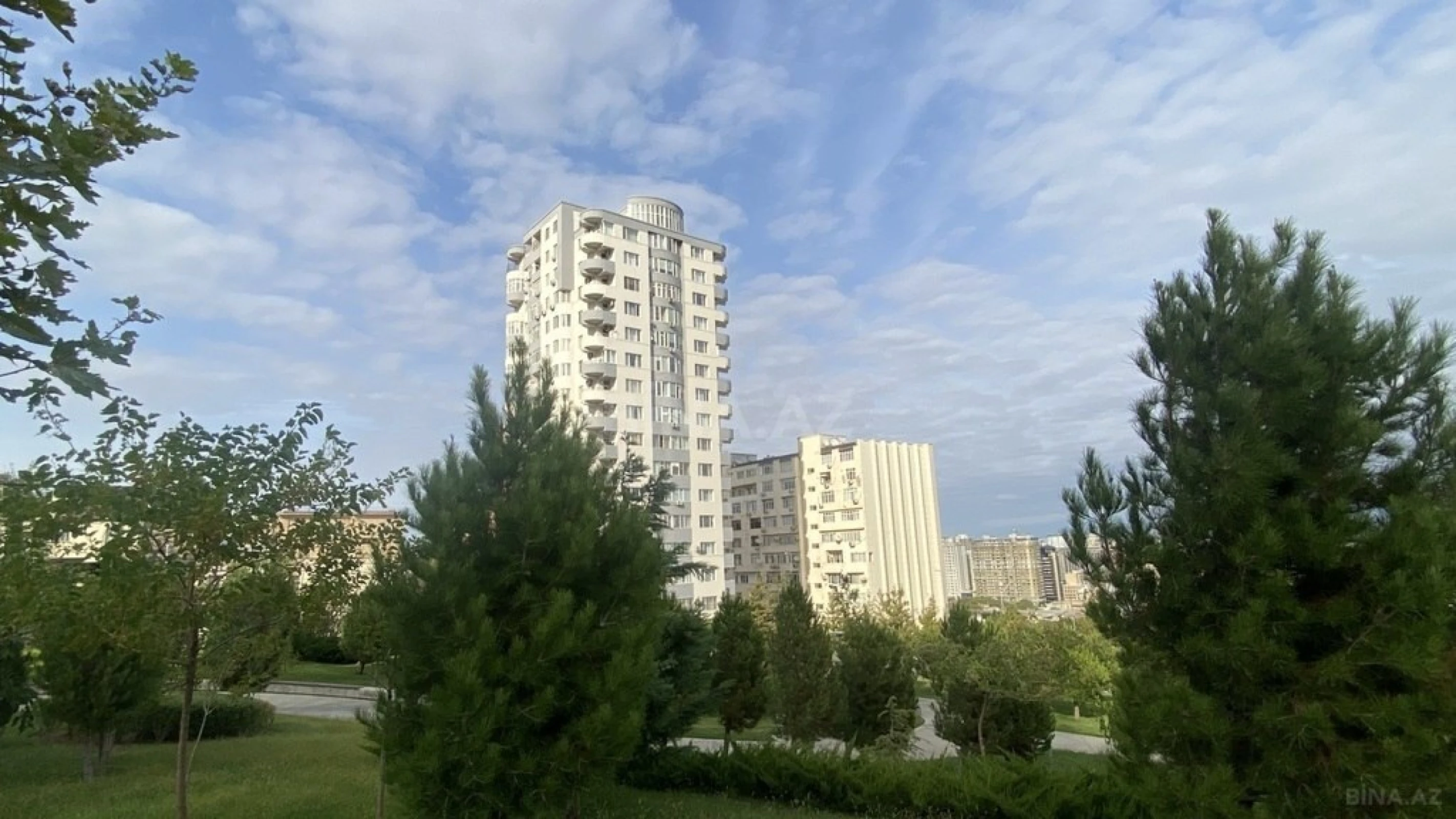 Satılır 3 otaqlı mənzil 160 m²