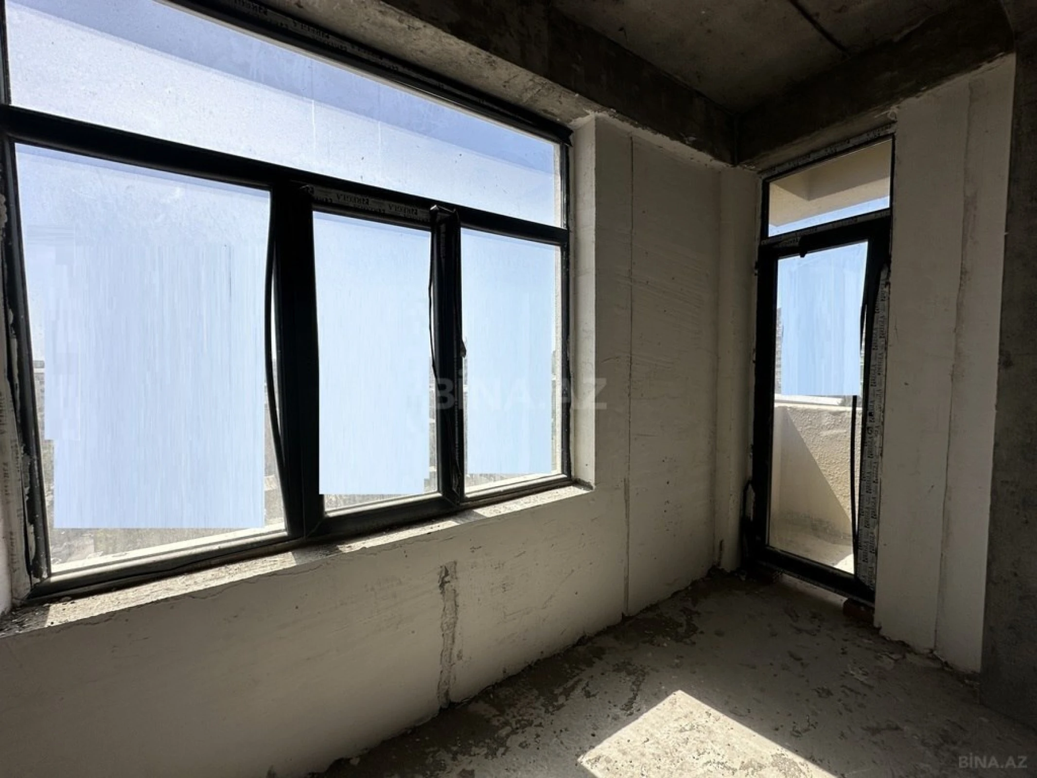 Satılır 3 otaqlı mənzil 118 m²