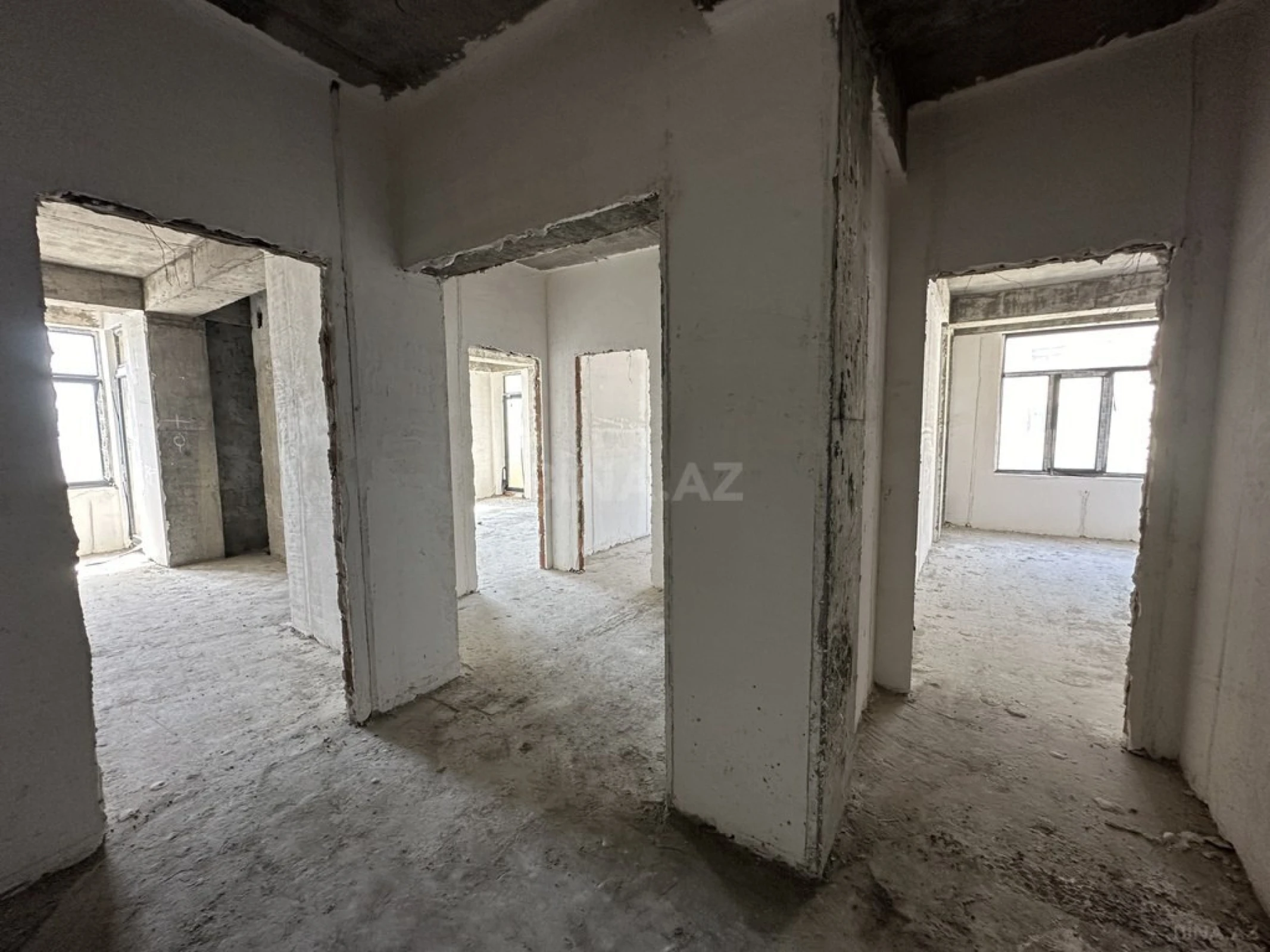 Satılır 3 otaqlı mənzil 118 m²