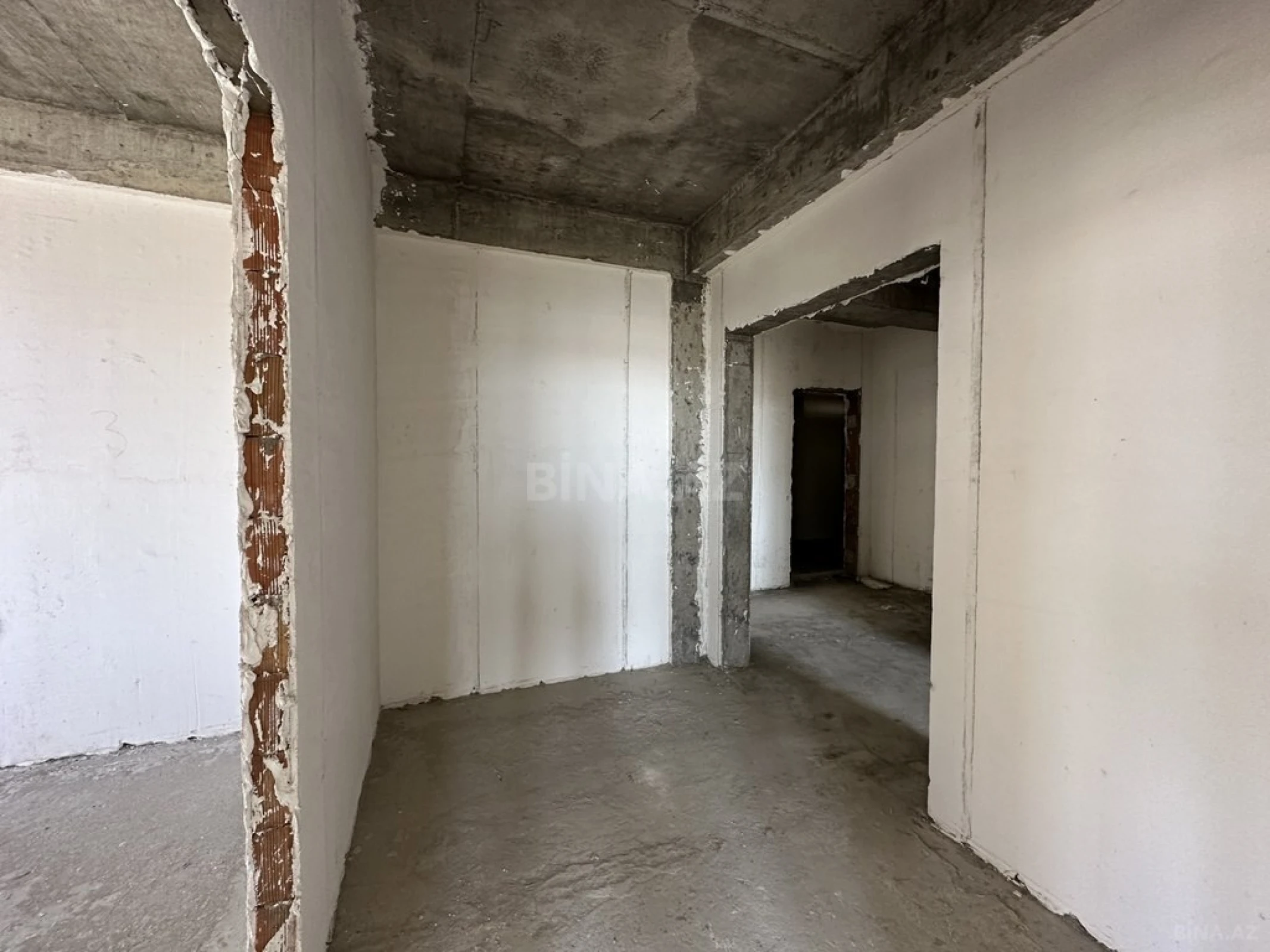 Satılır 3 otaqlı mənzil 118 m²