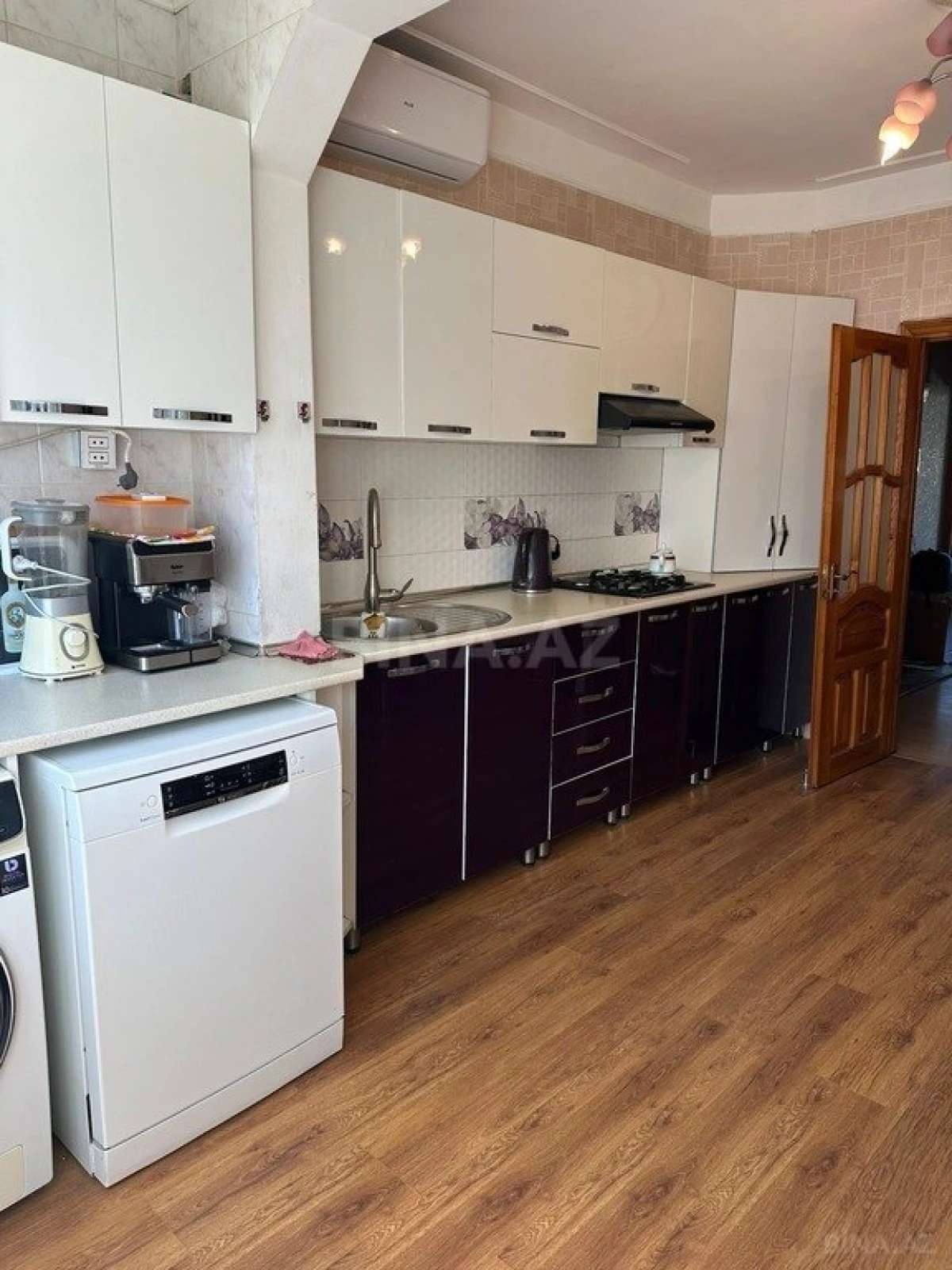 Satılır 4 otaqlı mənzil 97 m²