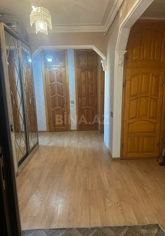Satılır 4 otaqlı mənzil 97 m²