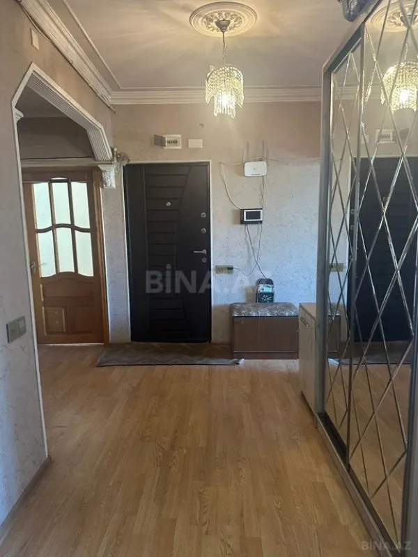 Satılır 4 otaqlı mənzil 97 m²
