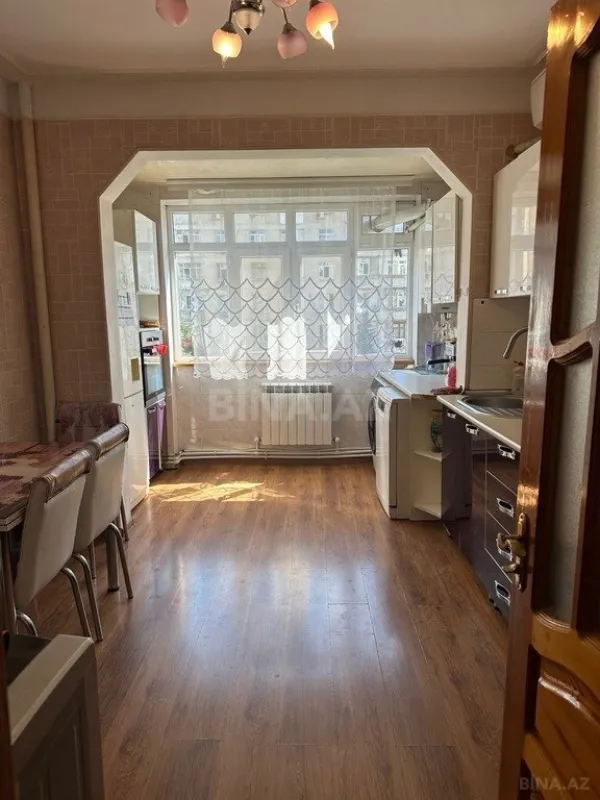 Satılır 4 otaqlı mənzil 97 m²