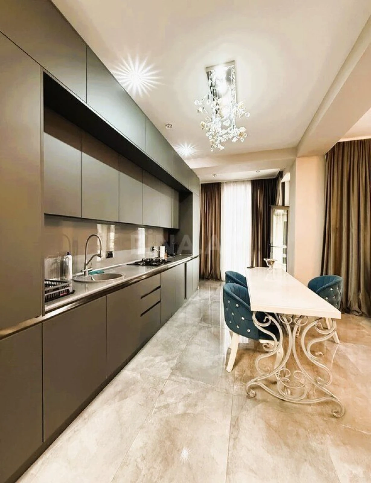 Satılır 2 otaqlı mənzil 103 m²