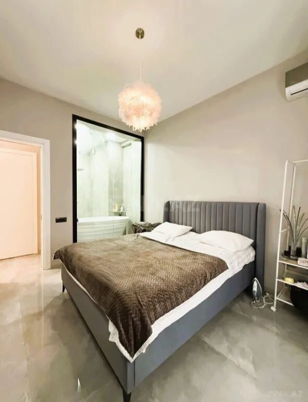 Satılır 2 otaqlı mənzil 103 m²