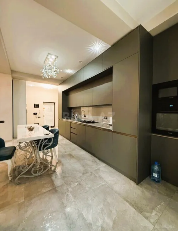 Satılır 2 otaqlı mənzil 103 m²