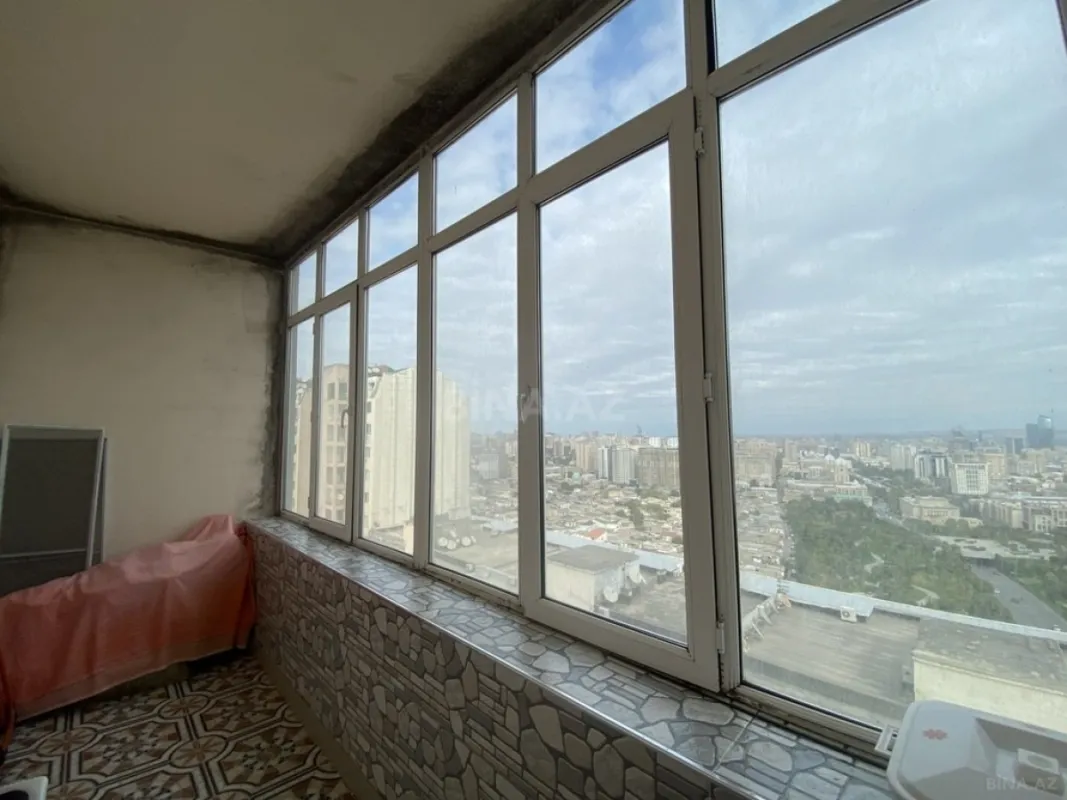 Satılır 4 otaqlı mənzil 195 m²