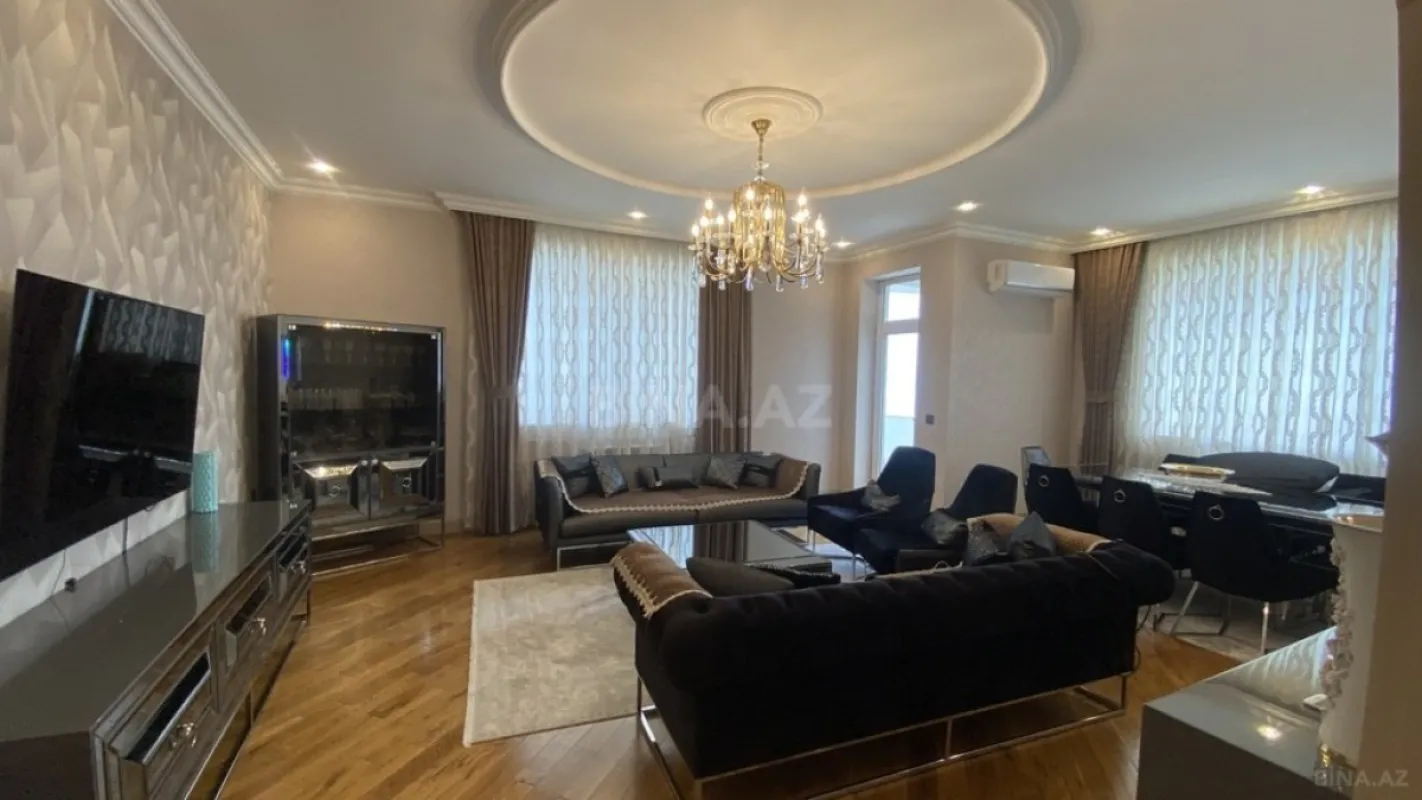 Satılır 4 otaqlı mənzil 195 m²