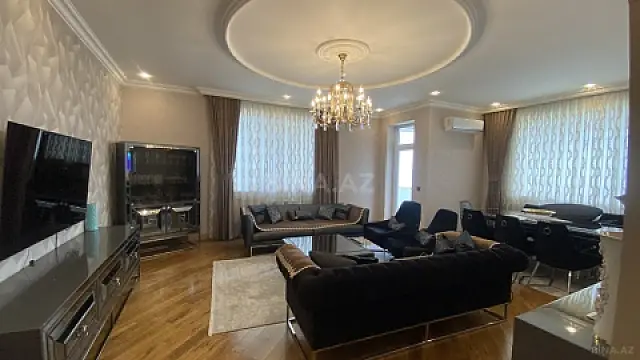 Satılır 4 otaqlı mənzil 195 m²