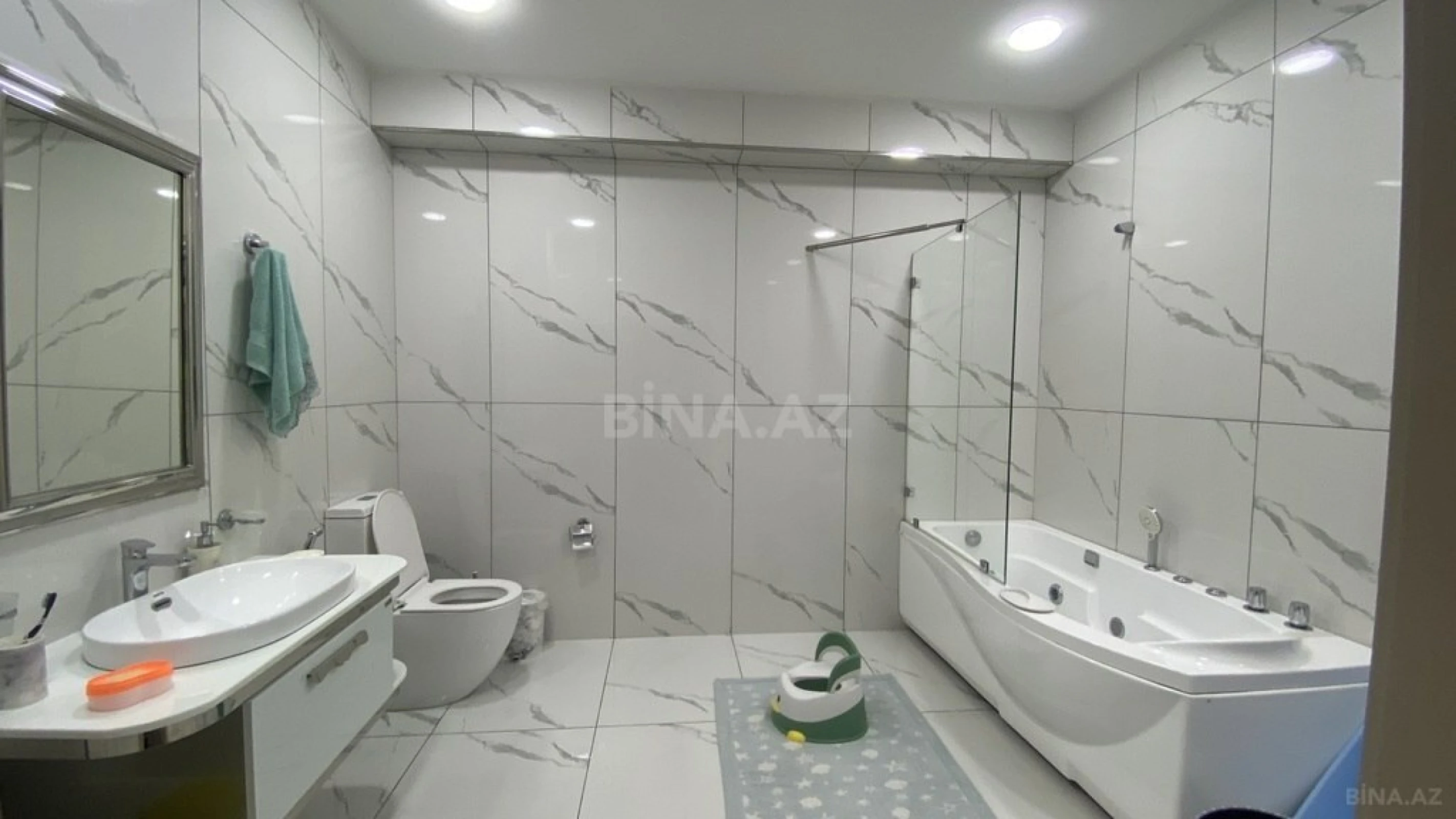 Satılır 4 otaqlı mənzil 195 m²
