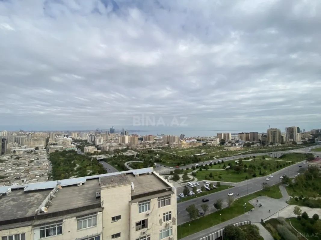 Satılır 4 otaqlı mənzil 195 m²