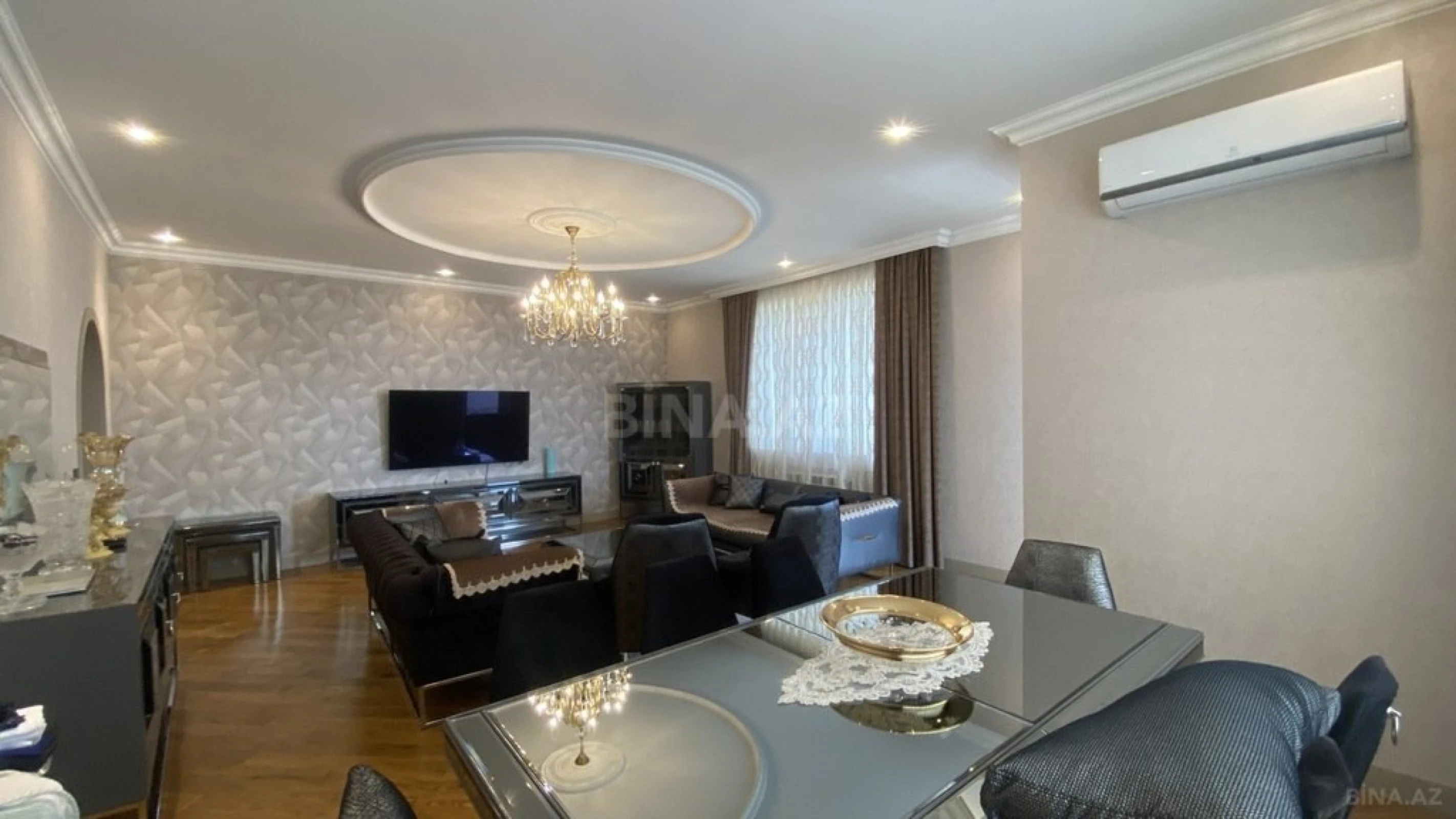 Satılır 4 otaqlı mənzil 195 m²