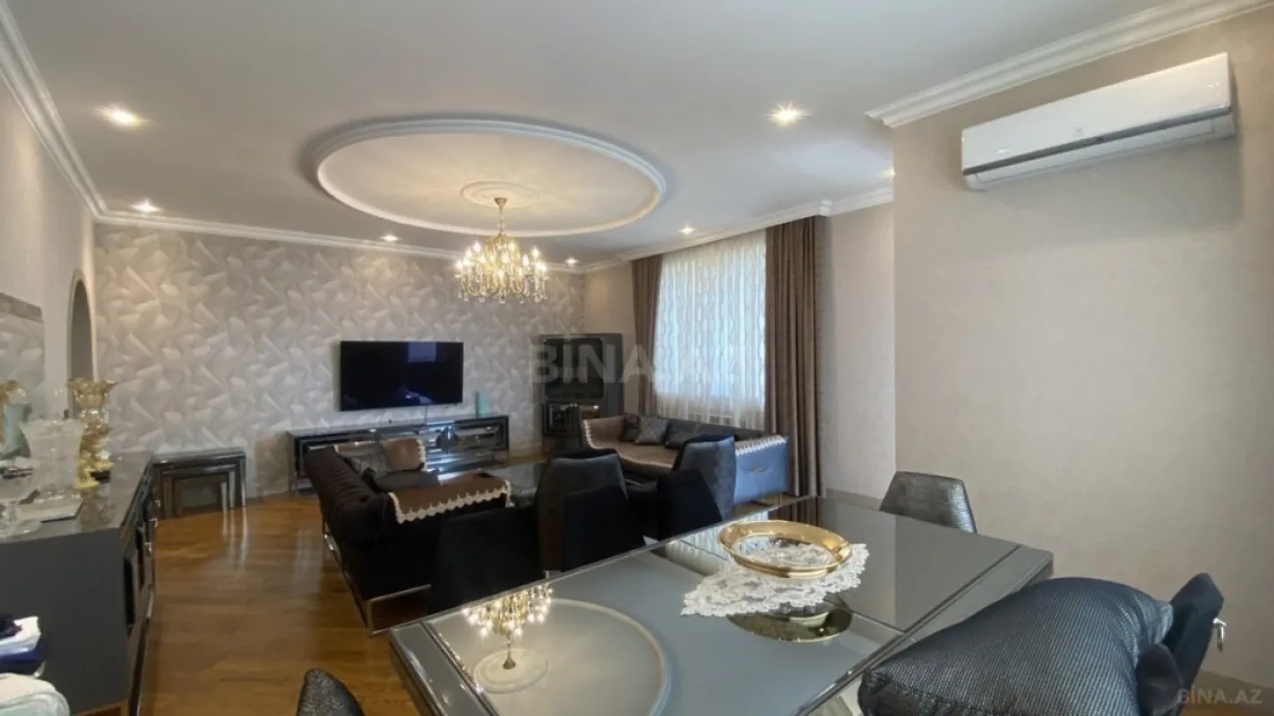 Satılır 4 otaqlı mənzil 195 m²