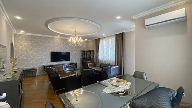 Satılır 4 otaqlı mənzil 195 m²