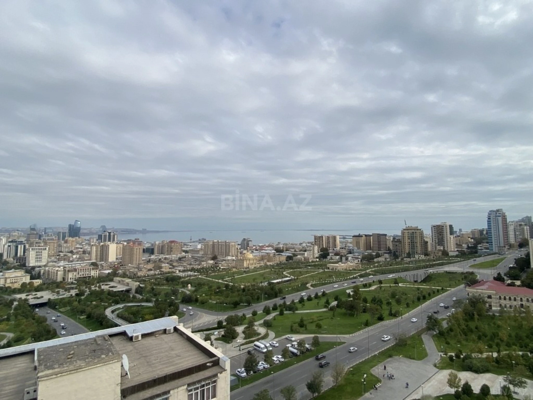 Satılır 4 otaqlı mənzil 195 m²