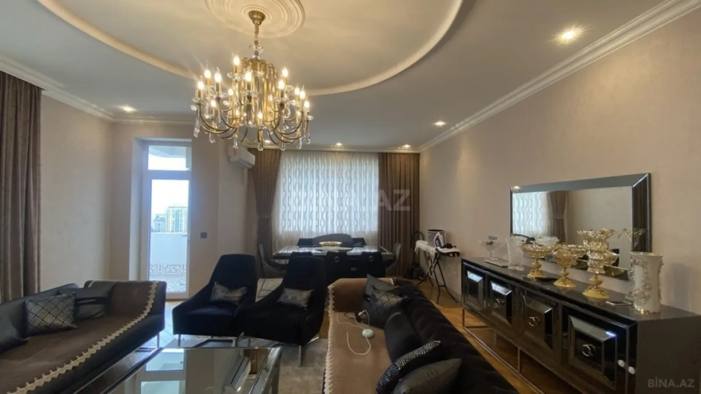 Satılır 4 otaqlı mənzil 195 m²