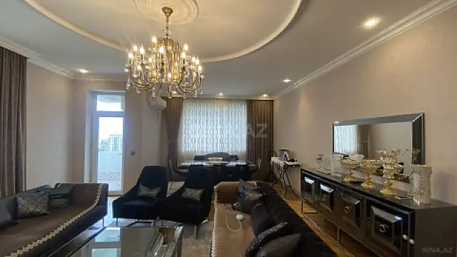 Satılır 4 otaqlı mənzil 195 m²