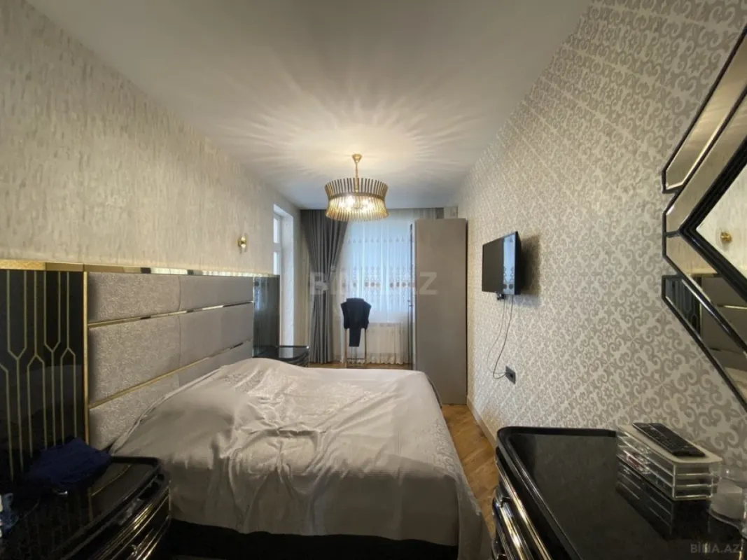 Satılır 4 otaqlı mənzil 195 m²