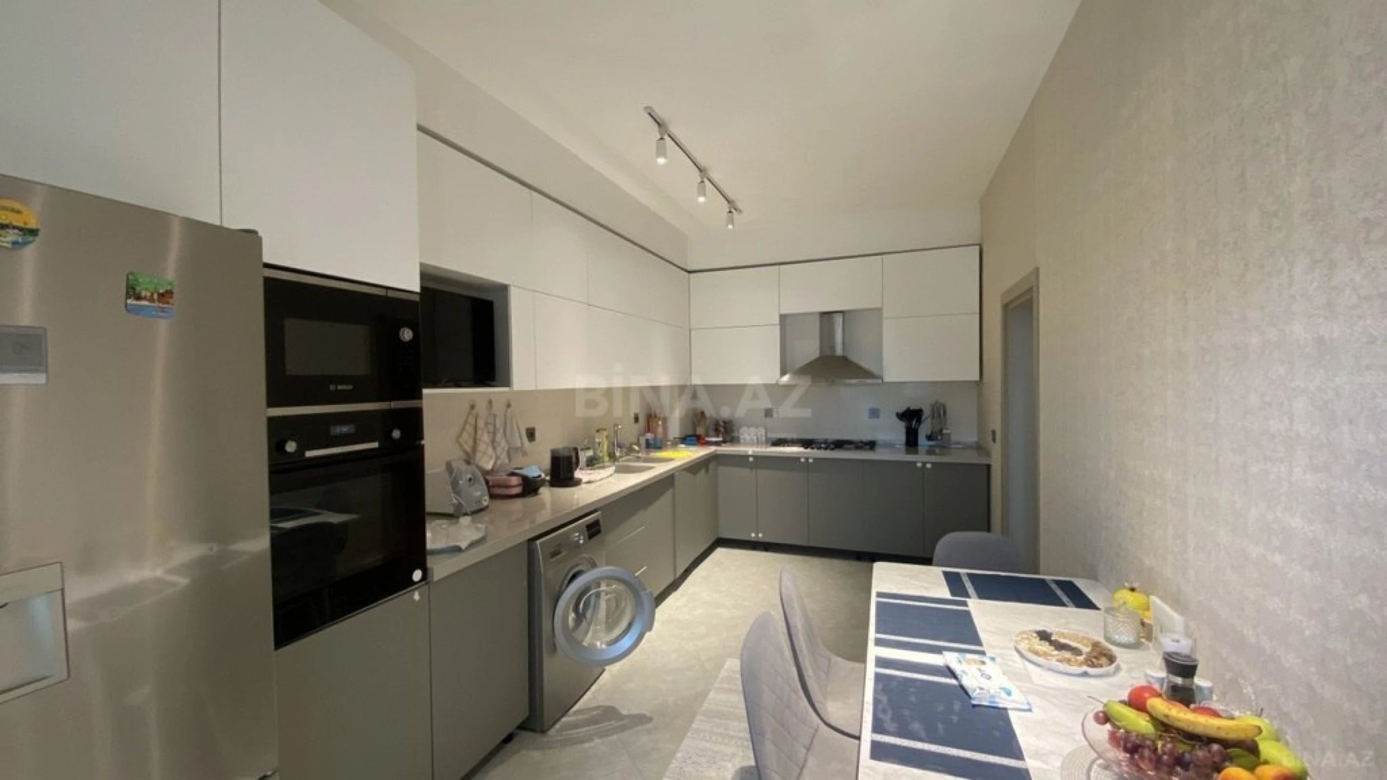 Satılır 4 otaqlı mənzil 195 m²