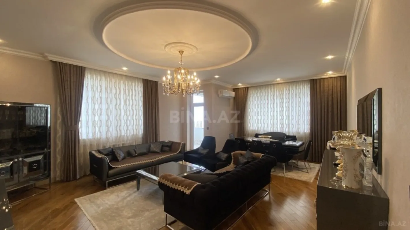Satılır 4 otaqlı mənzil 195 m²