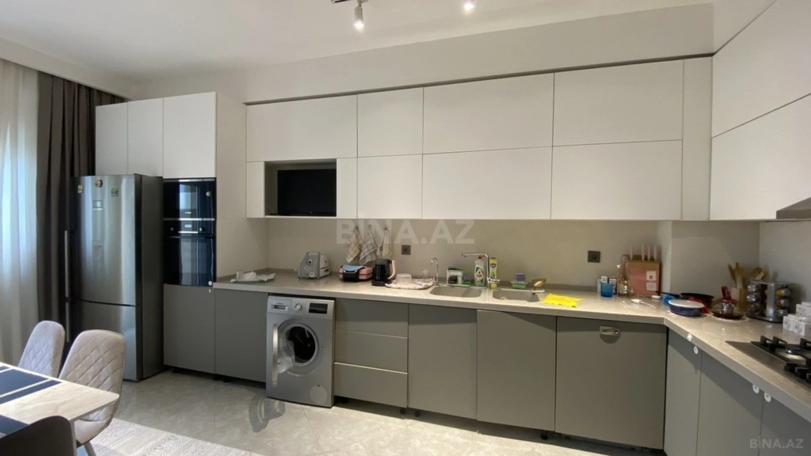 Satılır 4 otaqlı mənzil 195 m²