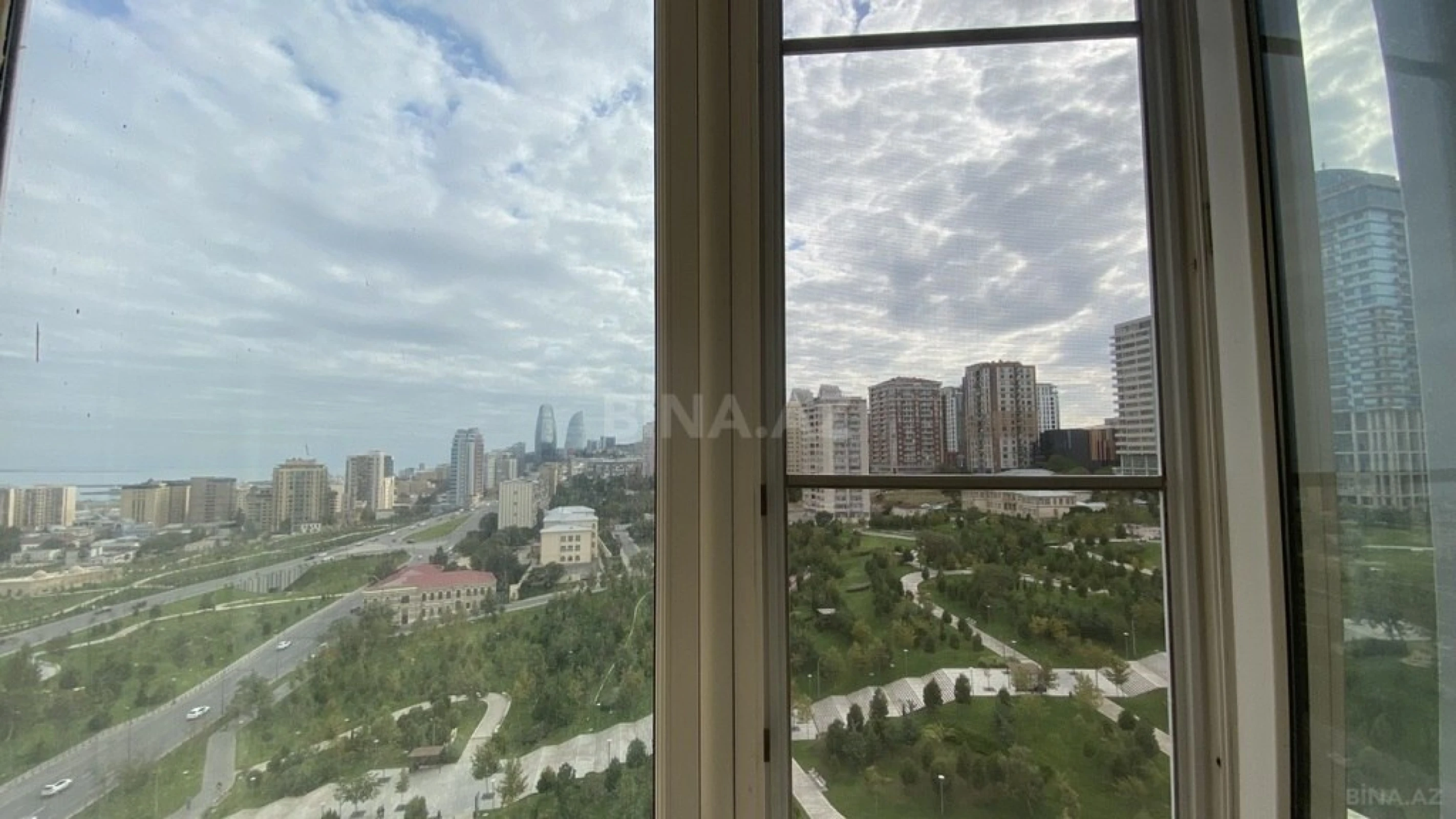 Satılır 4 otaqlı mənzil 195 m²