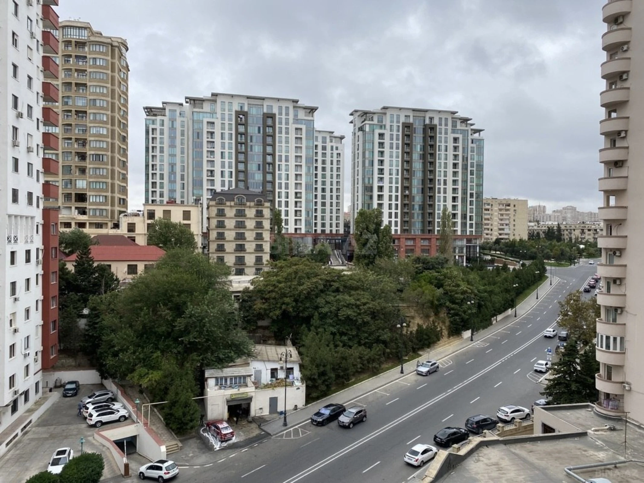 Satılır 2 otaqlı mənzil 75 m²
