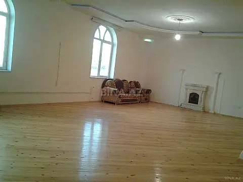 Satılır 10 otaqlı həyət evi 750 m²