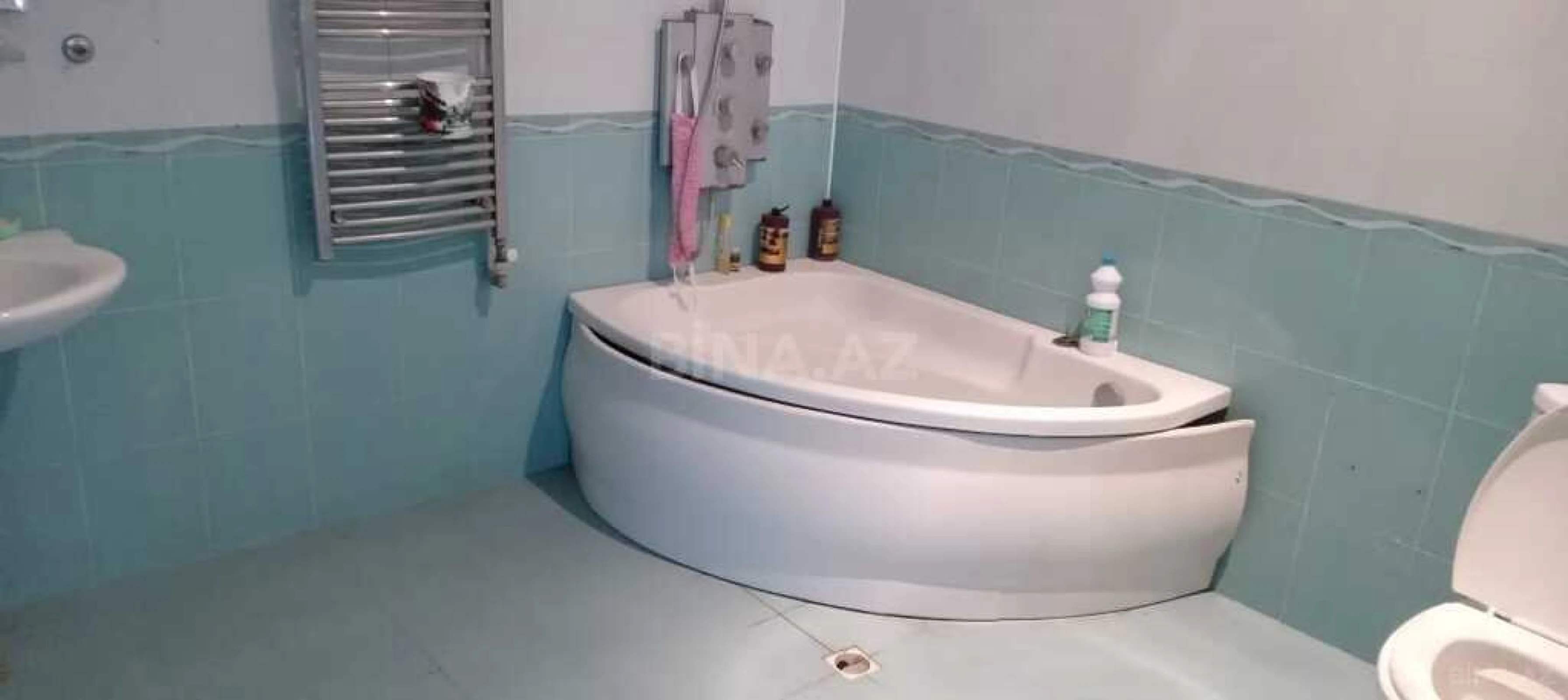 Satılır 10 otaqlı həyət evi 750 m²