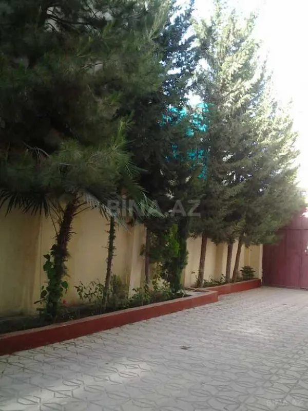 Satılır 10 otaqlı həyət evi 750 m²