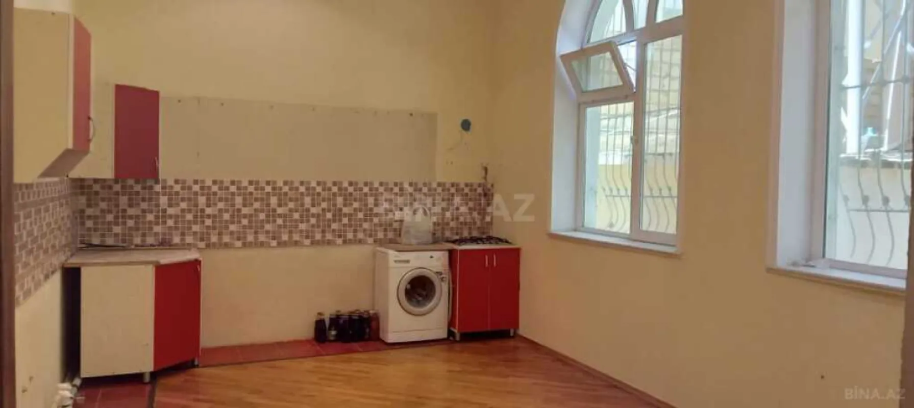 Satılır 10 otaqlı həyət evi 750 m²