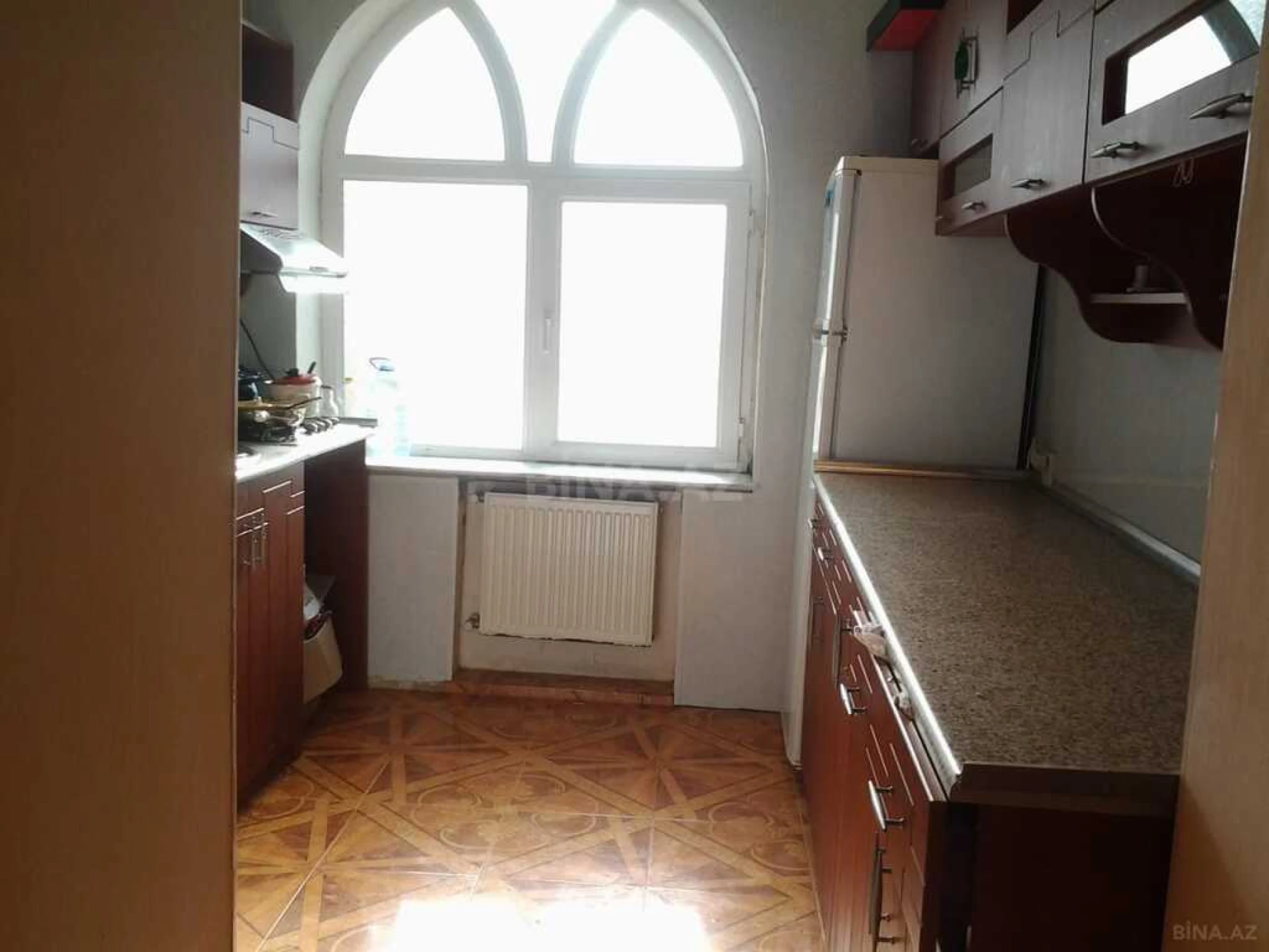 Satılır 10 otaqlı həyət evi 750 m²
