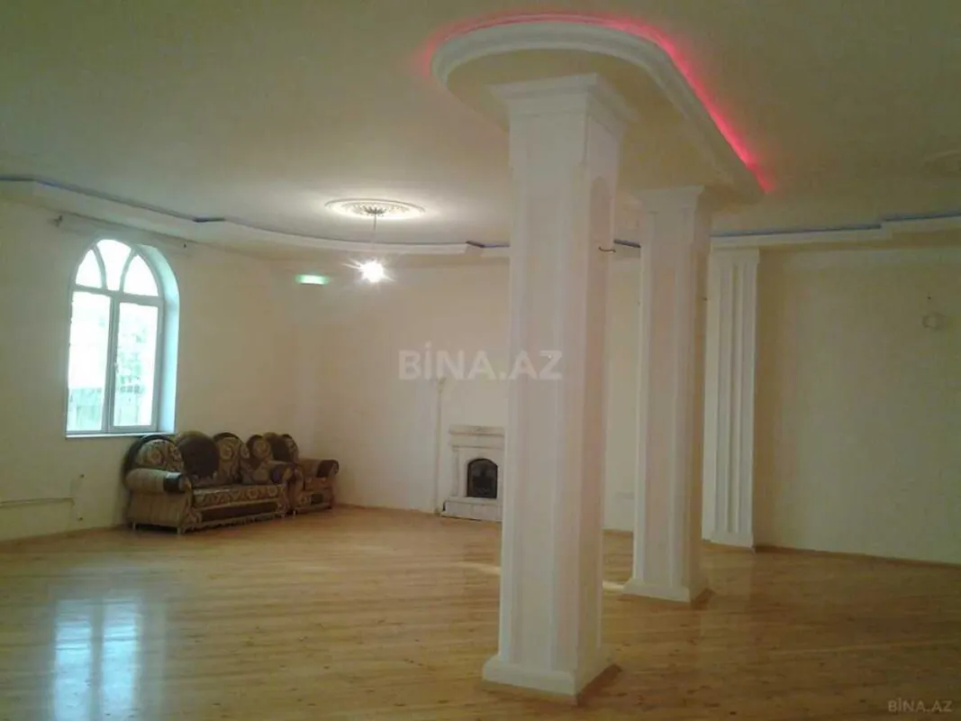 Satılır 10 otaqlı həyət evi 750 m²