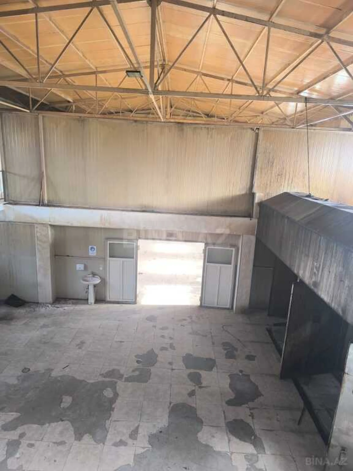 Satılır obyekt 1410.8 m²