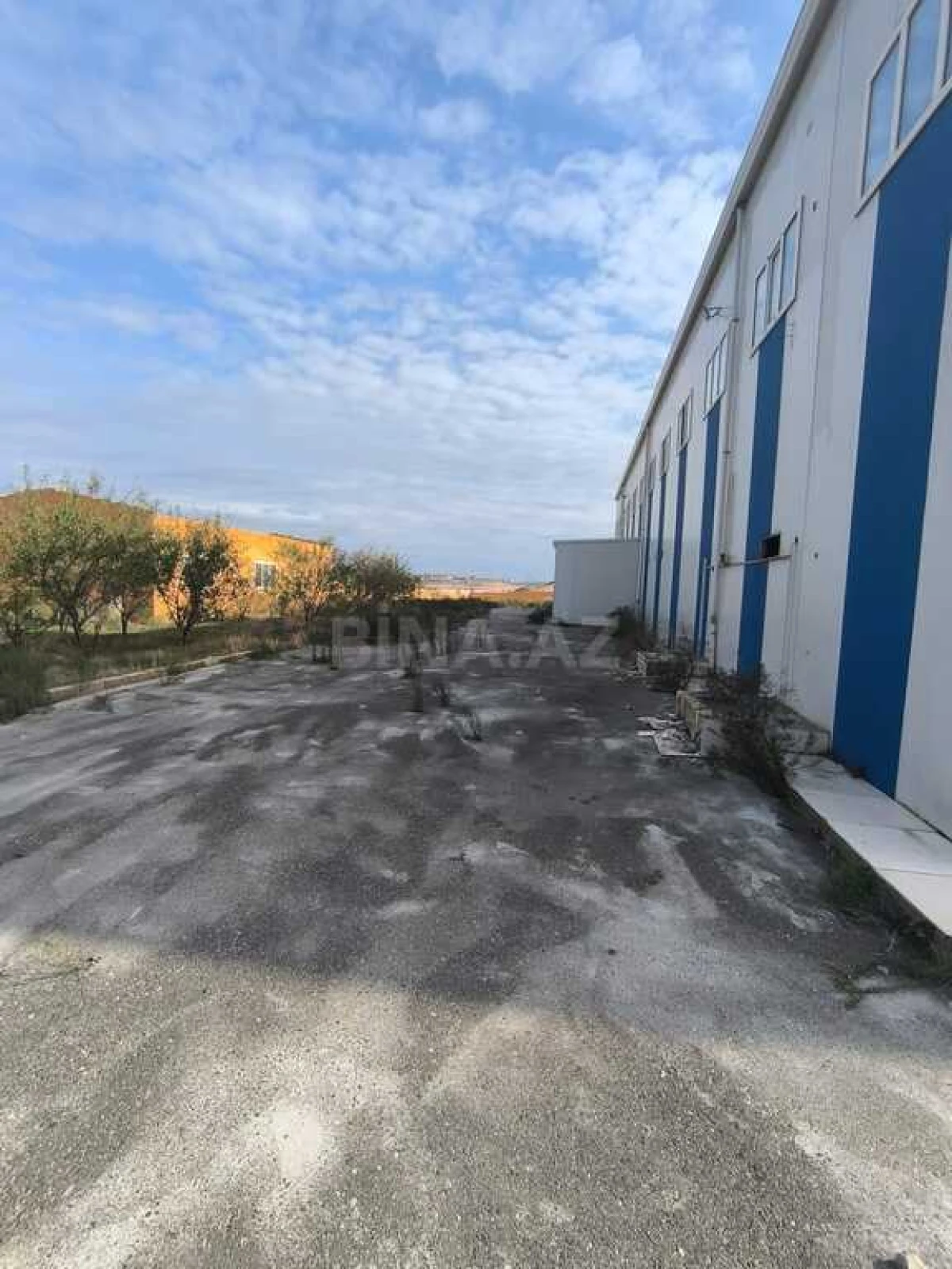 Satılır obyekt 1410.8 m²