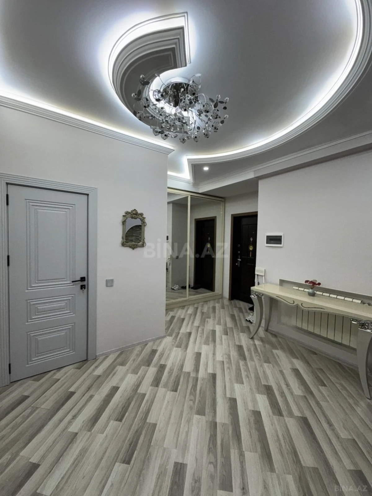 Satılır 3 otaqlı mənzil 120 m²