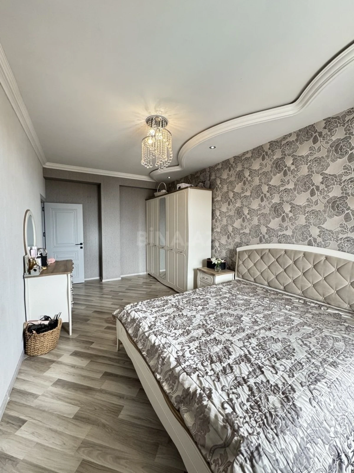 Satılır 3 otaqlı mənzil 120 m²