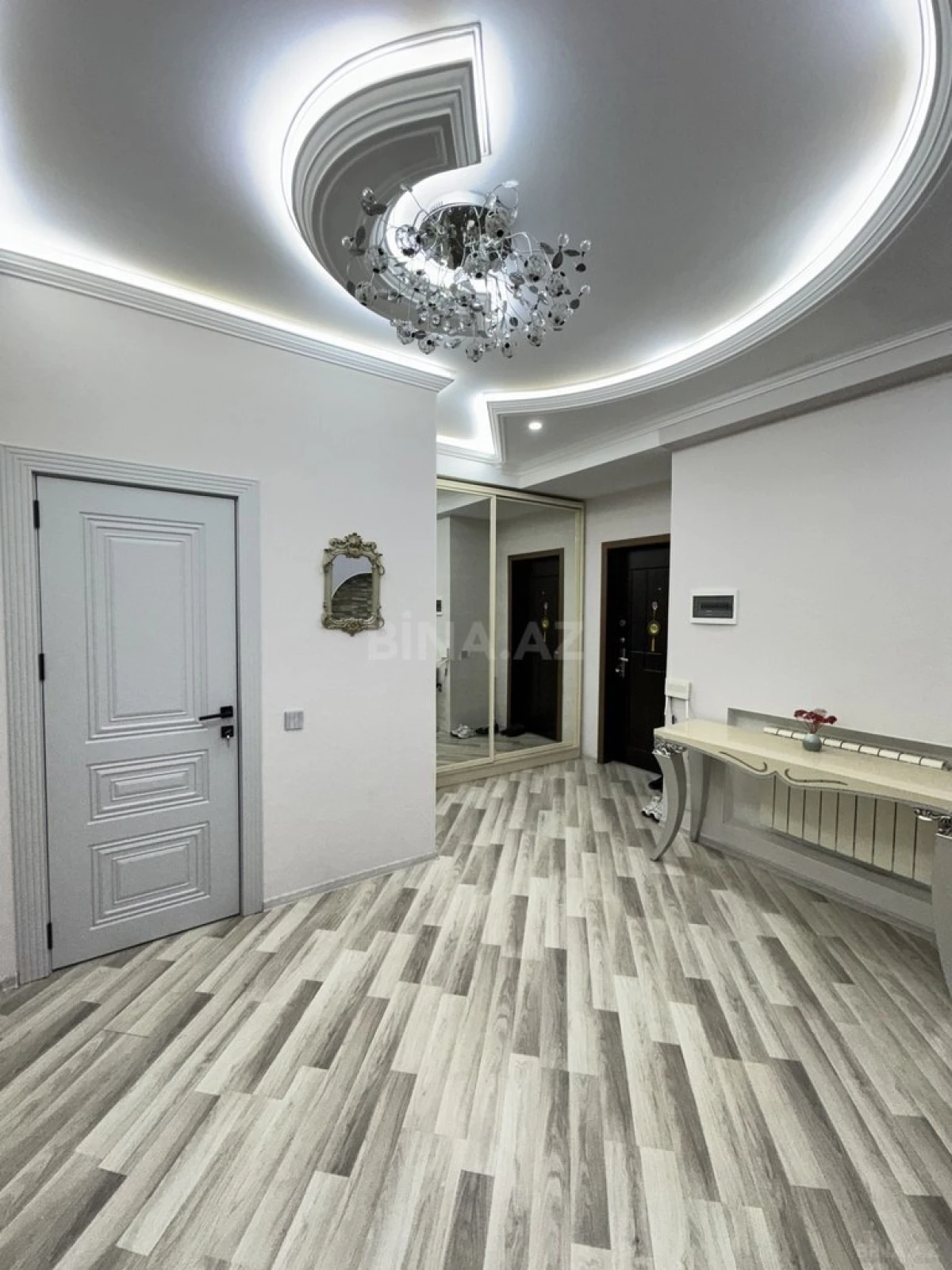 Satılır 3 otaqlı mənzil 120 m²