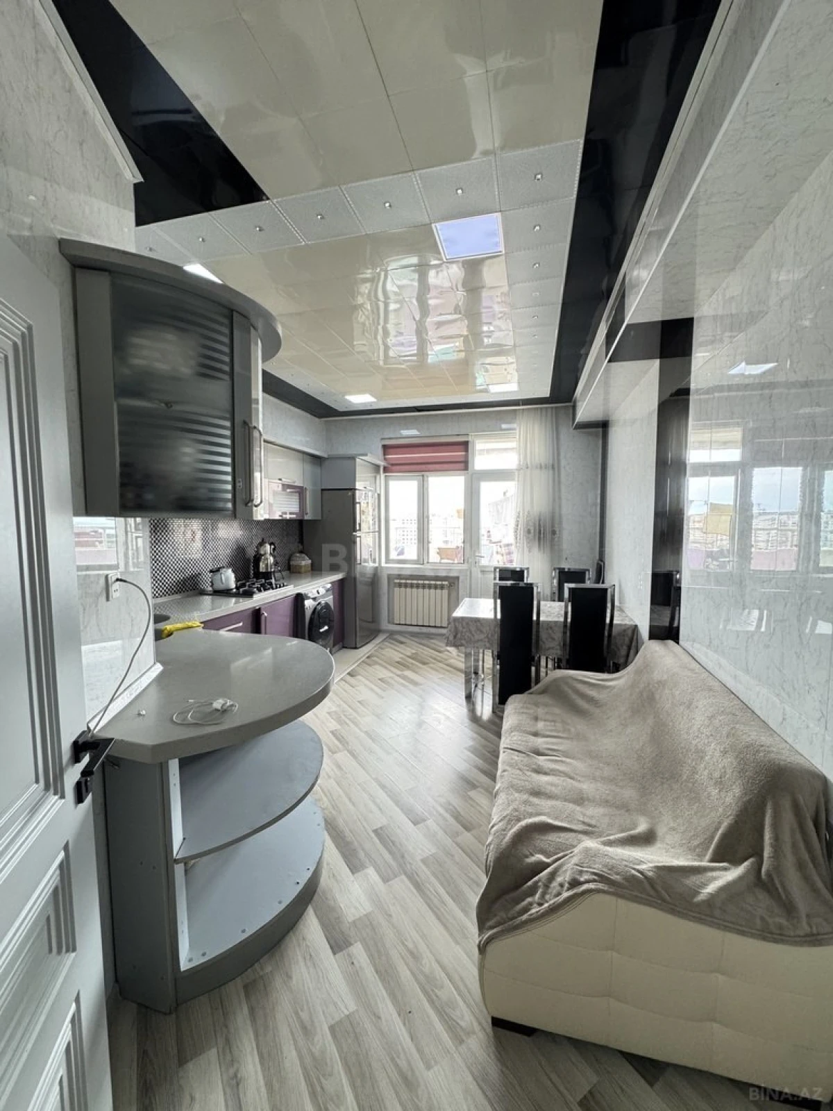 Satılır 3 otaqlı mənzil 120 m²