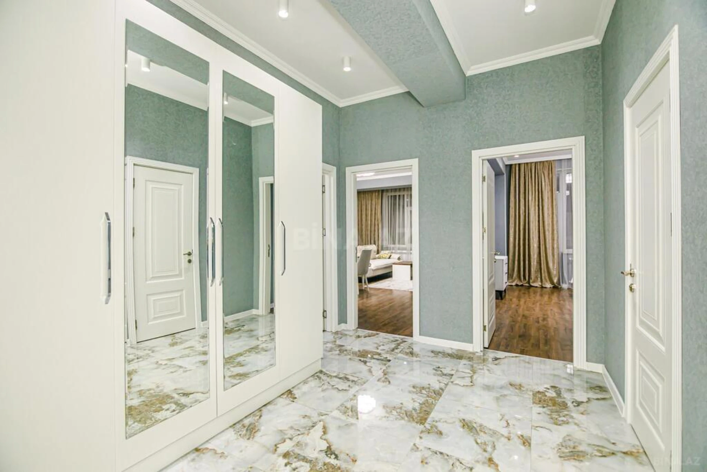 Kirayə verilir 3 otaqlı mənzil 135 m²