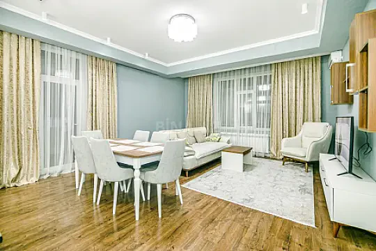 Kirayə verilir 3 otaqlı mənzil 135 m²