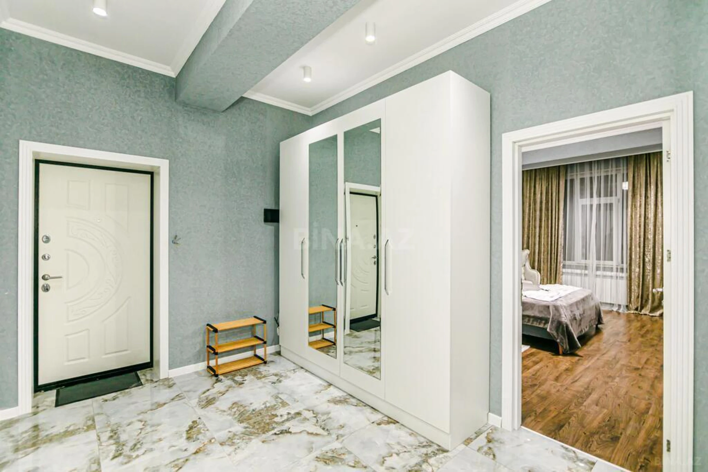 Kirayə verilir 3 otaqlı mənzil 135 m²