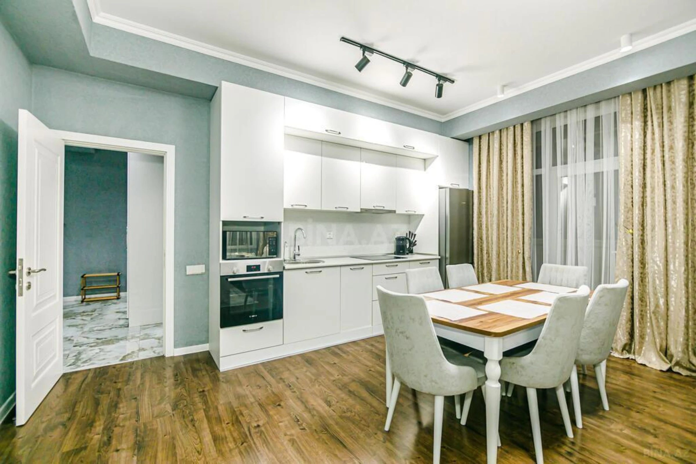 Kirayə verilir 3 otaqlı mənzil 135 m²